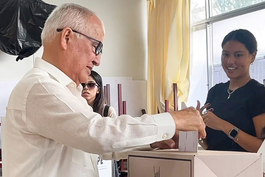 Elecciones 2026: Alfonso López Chau emite su voto